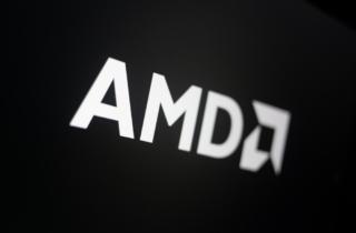 AMD punta a 20 volte più efficienza per l’AI entro il 2030: la sfida si sposta dal chip al rack